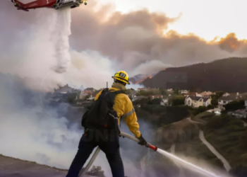 Los Ángeles declara el estado de emergencia a causa de varios incendios sin control