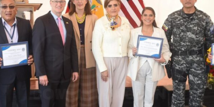 Estados Unidos reconoce a Ecuador por récord en incautación de drogas en 2024