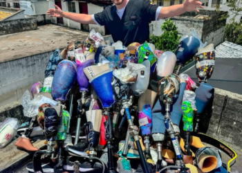 El youtuber MrBeast donó 50 prótesis durante su visita a Ecuador