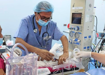 Cirujanos del Hospital del Niño de Guayaquil corrigieron una anomalía congénita en un bebé de tres días de nacido