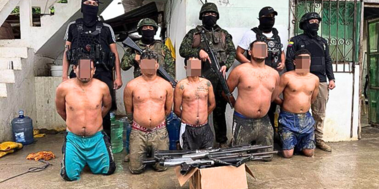 Cinco extorsionadores fueron capturados en Playas por robo de armas