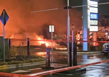 Avión se estrella cerca de Roosevelt Mall en Filadelfia