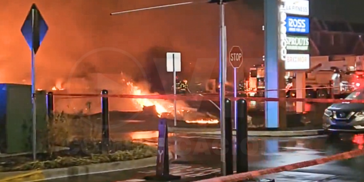 Avión se estrella cerca de Roosevelt Mall en Filadelfia