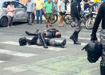 Dos policías heridos en accidente de tránsito en la calle 15 en Manta