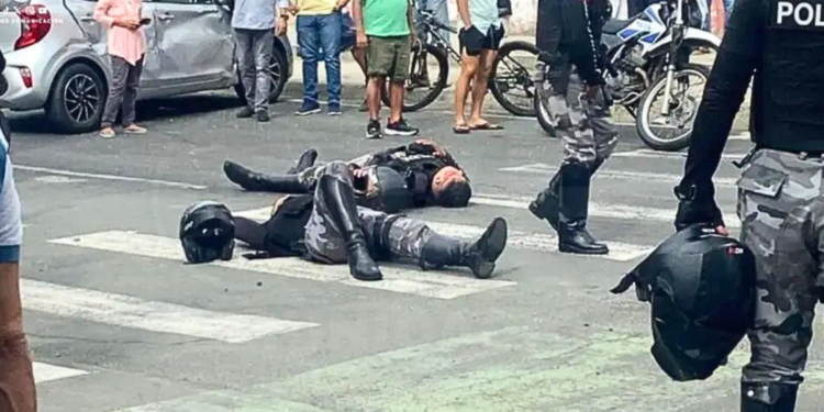 Dos policías heridos en accidente de tránsito en la calle 15 en Manta