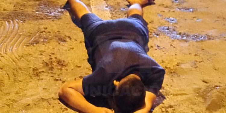 Un hombre quiso asaltar a un policía y terminó abatido, en Guayaquil