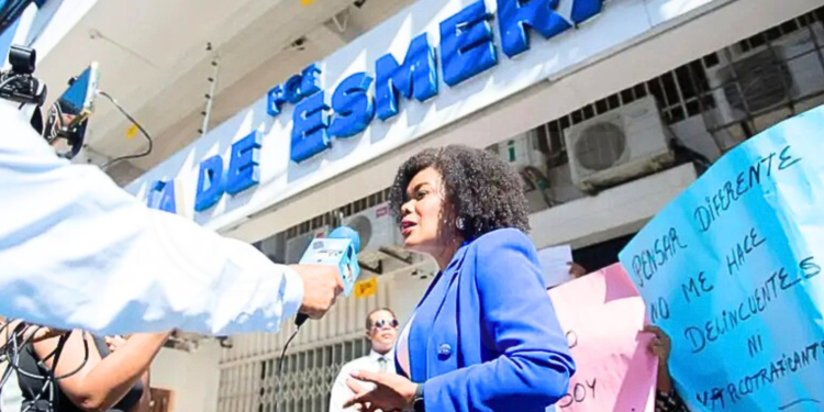 Paola Cabezas denuncia a Daniel Noboa por delito de odio en Esmeraldas