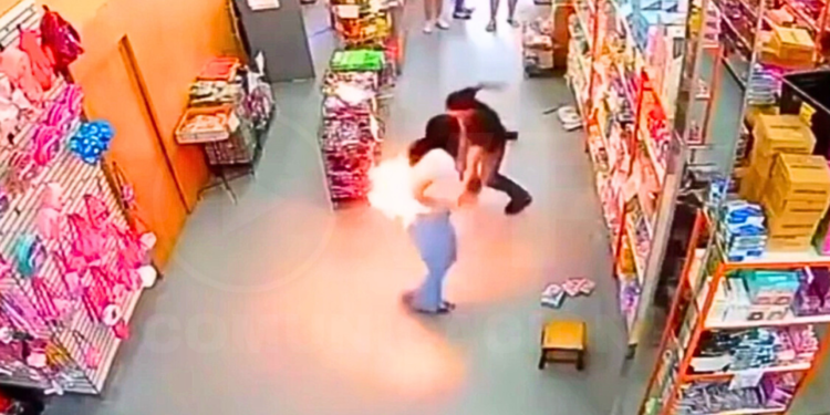 Mujer en Brasil sufrió quemaduras tras explotar su teléfono mientras lo llevaba en el pantalón 