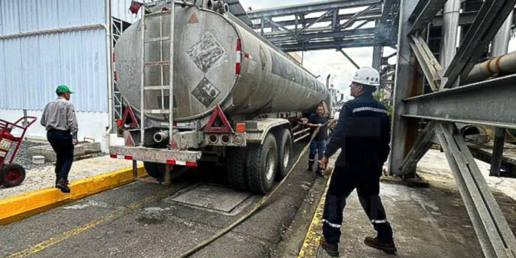Cerca de 14.000 barriles de petróleo y agua se han recuperado tras derrame en Esmeraldas
