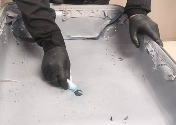 Argentino es detenido en el aeropuerto de Quito con 20 de kilos de cocaína en sus maletas