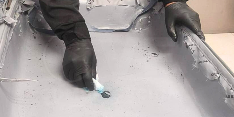 Argentino es detenido en el aeropuerto de Quito con 20 de kilos de cocaína en sus maletas