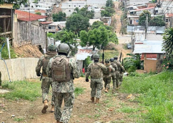 Militares y policías allanaron 300 casas en Socio Vivienda 1, Guayaquil