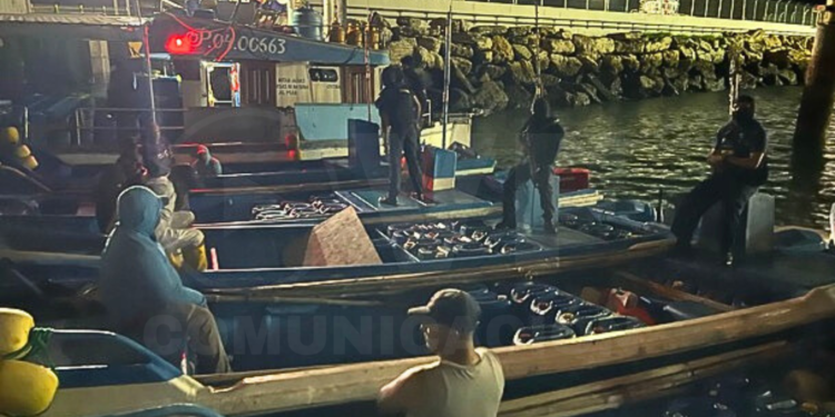 Capturan a pescadores en Manta por contrabando de combustible