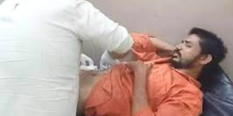 Un hombre se operó a sí mismo tras ver tutoriales en YouTube