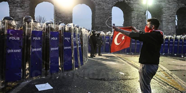 20 universidades turcas en huelga indefinida tras el arresto del alcalde de Estambul