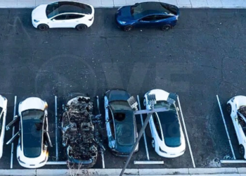 Un taller de Tesla en Las Vegas fue incendiado con bombas molotov