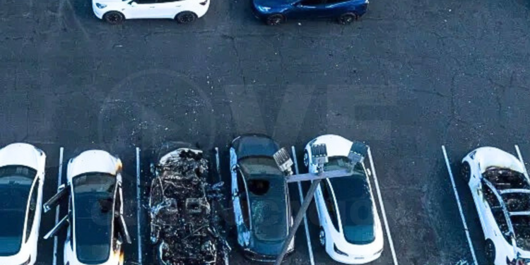 Un taller de Tesla en Las Vegas fue incendiado con bombas molotov