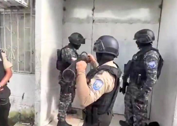 Gobierno realiza operativos de desalojo a ocupantes ilegales de Socio Vivienda 2, Guayaquil