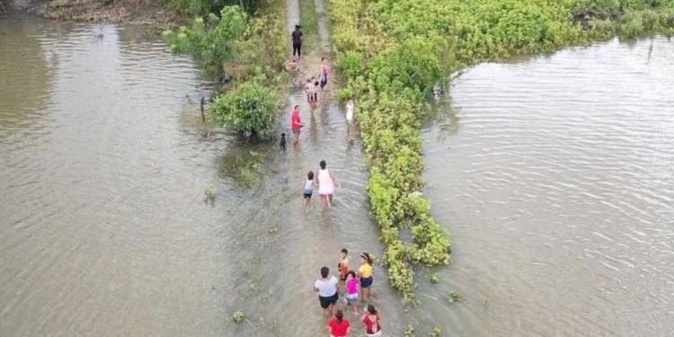 Nueve mil personas están afectadas por las inundaciones en Santa Lucía, Guayas