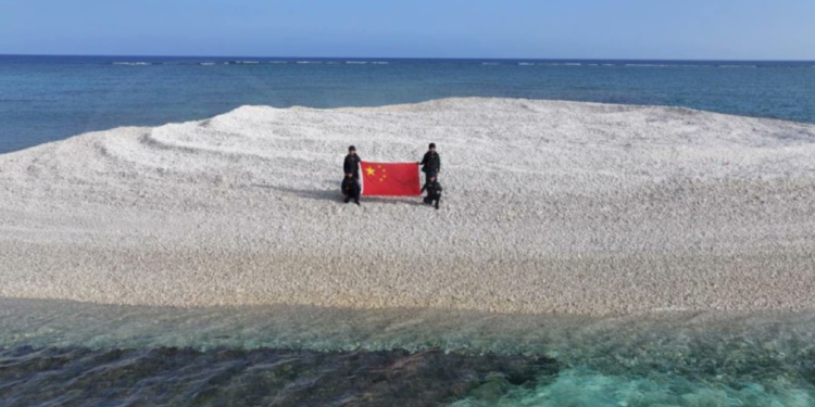 Aumenta tensión en el Mar Meridional :China ocupa arrecife filipino