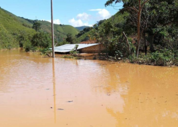 Deslizamientos taponan quebradas y aíslan zonas en el cantón Chaguarpamba, Loja