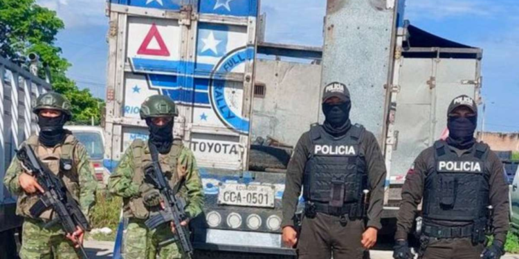 Decomisan 800 galones de combustible en Huaquillas