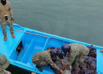 Armada decomisa 63 bultos de droga cerca de Salinas