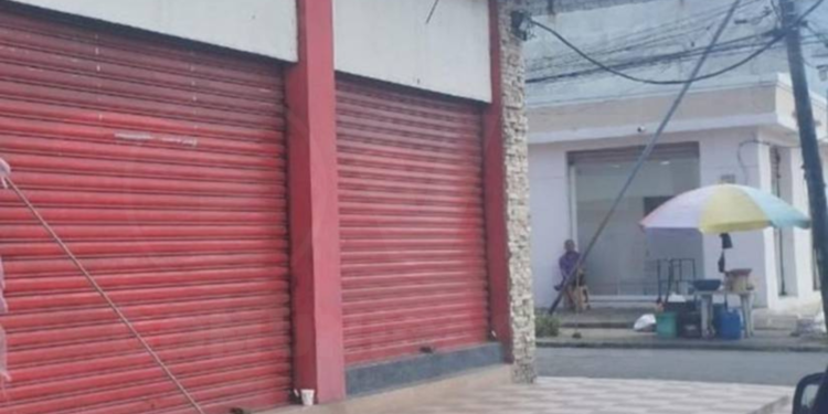 Restos humanos fueron dejados con panfletos extorsivos en Durán