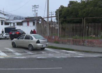 Mujer hallada muerta en auto en Carcelén; investigan femicidio