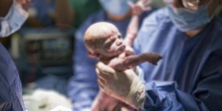 Nace el primer bebé en Reino Unido con útero trasplantado