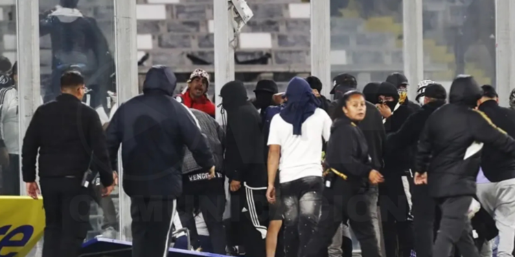 Estampida en partido Colo Colo vs. Fortaleza deja fallecidos