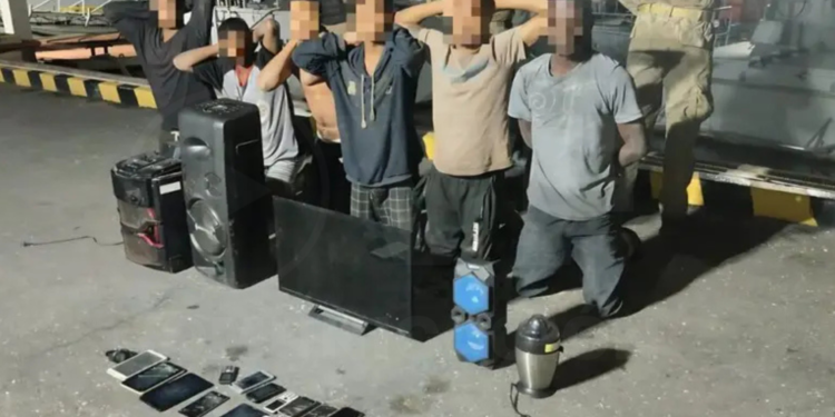 FFAA capturan a seis presuntos asaltantes en el Golfo de Guayaquil