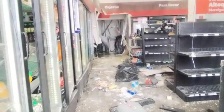 Atacan gasolinera con explosivos en la av. Narcisa de Jesús, Guayaquil