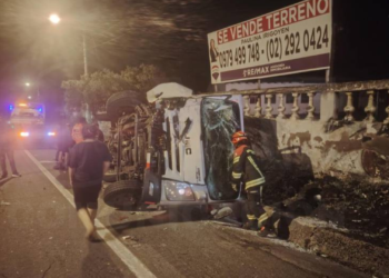 Cuatro heridos en colisión vehicular en Guayllabamba