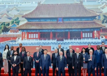 Ecuador y China buscan fortalecer inversión en vialidad y energía