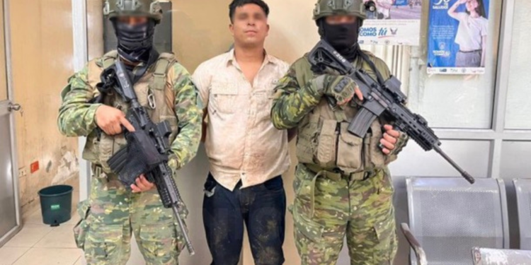 Durante un funeral en Mocache, capturan a individuo con arma de fuego