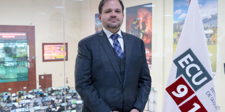 Ministro del Interior advierte: «No habrá contemplaciones» para policías delincuentes