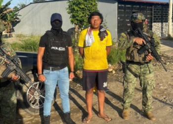 Ejército Ecuatoriano decomisa armas y municiones en operación militar en Shushufindi