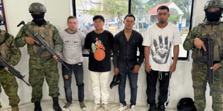 Militares detienen a cuatro presuntos usureros en Huaquillas