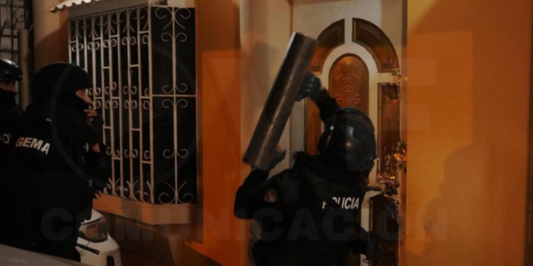 Detienen a tres policías por tráfico de cocaína de Ecuador a España