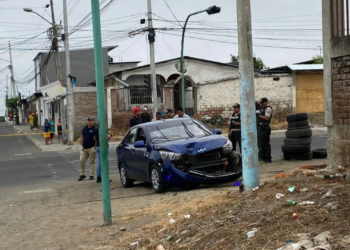 Hombre fue baleado y asesinado dentro de un vehículo en la vía Interbarrial de Manta