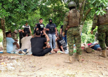 FFAA rescatan a cinco secuestrados y abaten a delincuente en Santa Elena