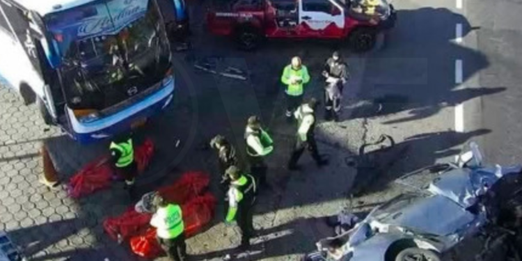 Cuatro jóvenes colombianos fallecen en accidente en Alóag