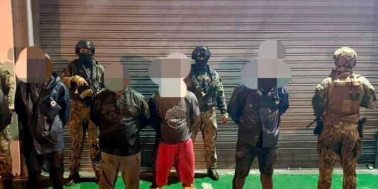 Cuatro extranjeros detenidos en Esmeraldas por tráfico de combustible artesanal