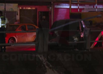 Mujer víctima de choque y balacera en Mucho Lote