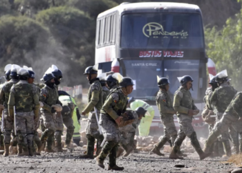 Cuatro policías muertos en violentas protestas de seguidores de Morales