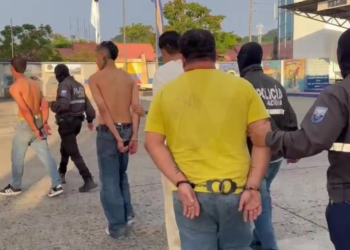 Cuatro presuntos integrantes de Los Lobos fueron detenidos en un bar de Urdenor