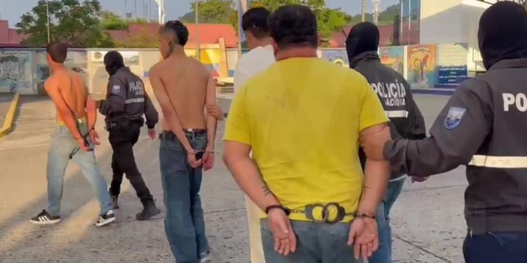 Cuatro presuntos integrantes de Los Lobos fueron detenidos en un bar de Urdenor