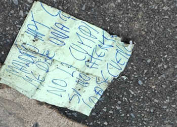 Hallan dinamita con mensaje extorsivo en local comercial de Arenillas