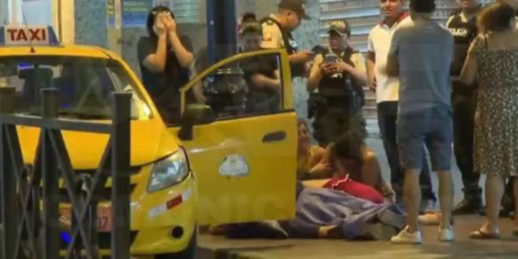 Un taxista fue asesinado frente al parque Centenario de Guayaquil